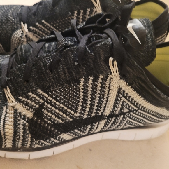 Nike Free TR Flyknit Black Gray & White Size US 10 UK 7.5 EUR42 Women's Sneaker - Picture 4 of 15